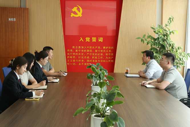 AD0P4325_1.jpg